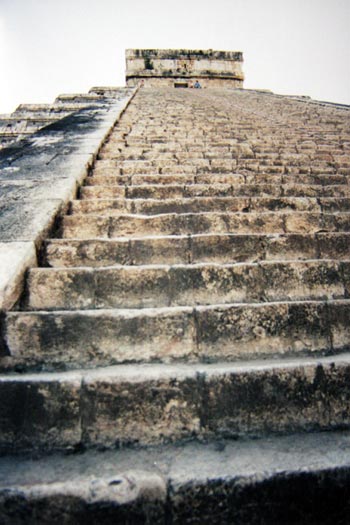 Les marches de la pyramide à Chichen Itza.