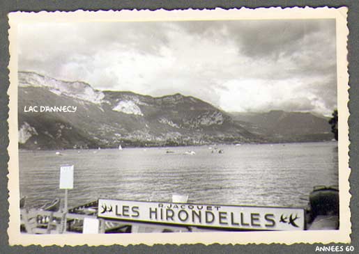 Les hirondelles: location de barques sur le lac d'Annecy.
