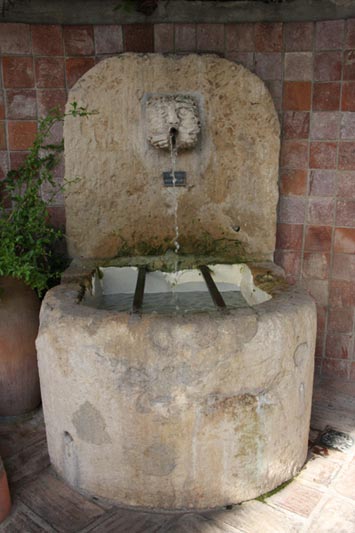 Fontaine de Saint Louis